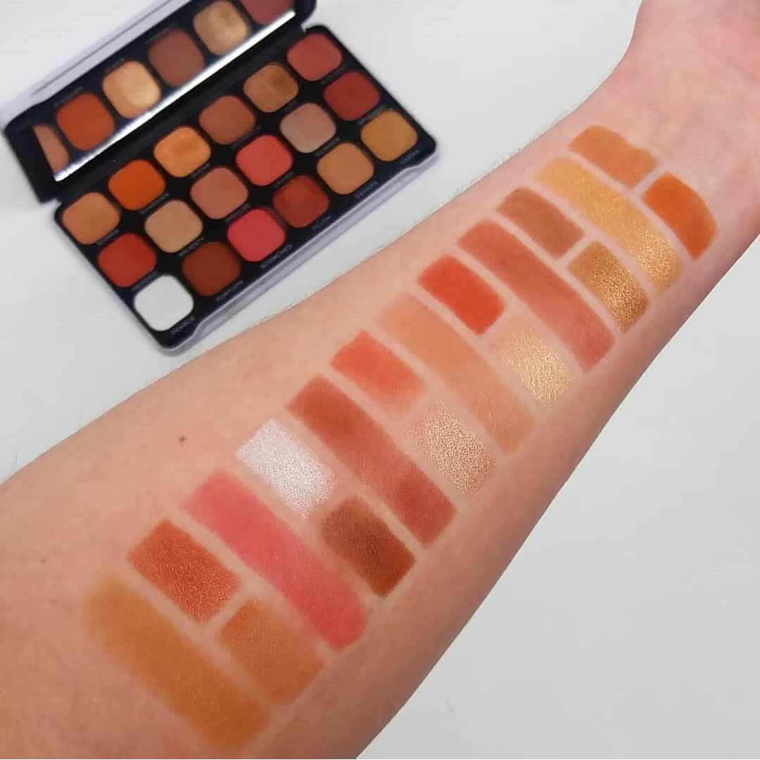 Revolution Beauty London Reloaded Eyeshadow Palette, Highly Pigmented, 15 Shades, Matte and Shimmer Finishes, Iconic 3.0, 16.5g